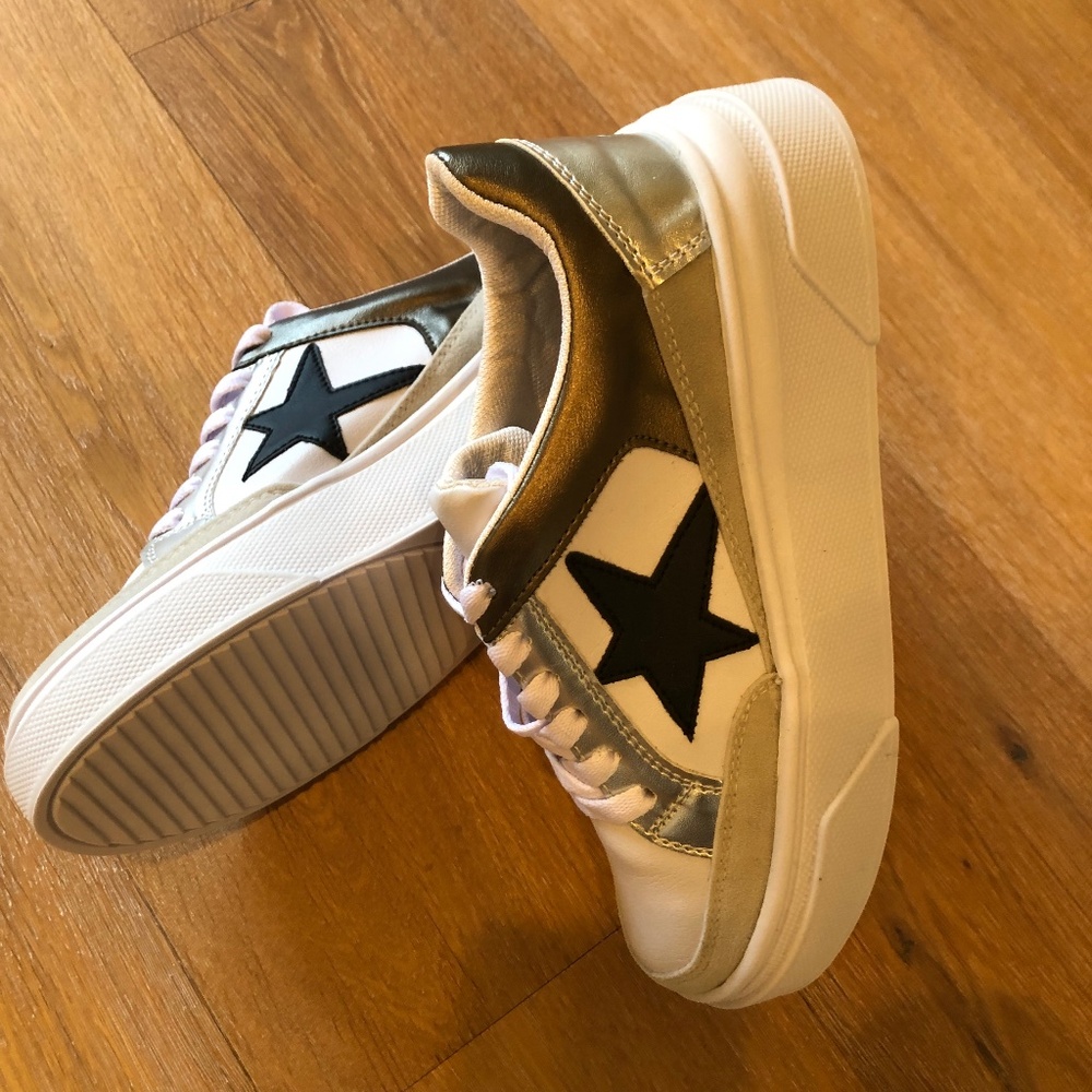 Pink Lily Cleo Pewter and Black Star Sneakers - Size 7